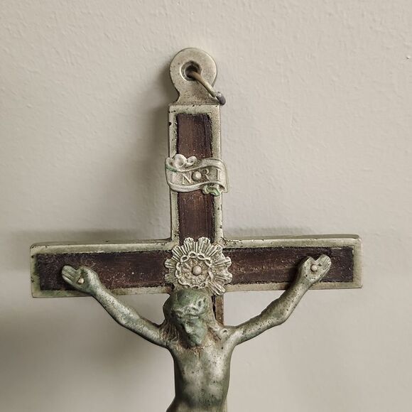 Vintage Metal Crucifix Jesus - Picture 2 of 9